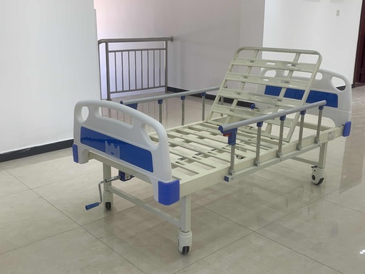 [CC24010801] Lit d'hôpital à manivelle simple en ABS avec garde-corps, support IV, roulettes